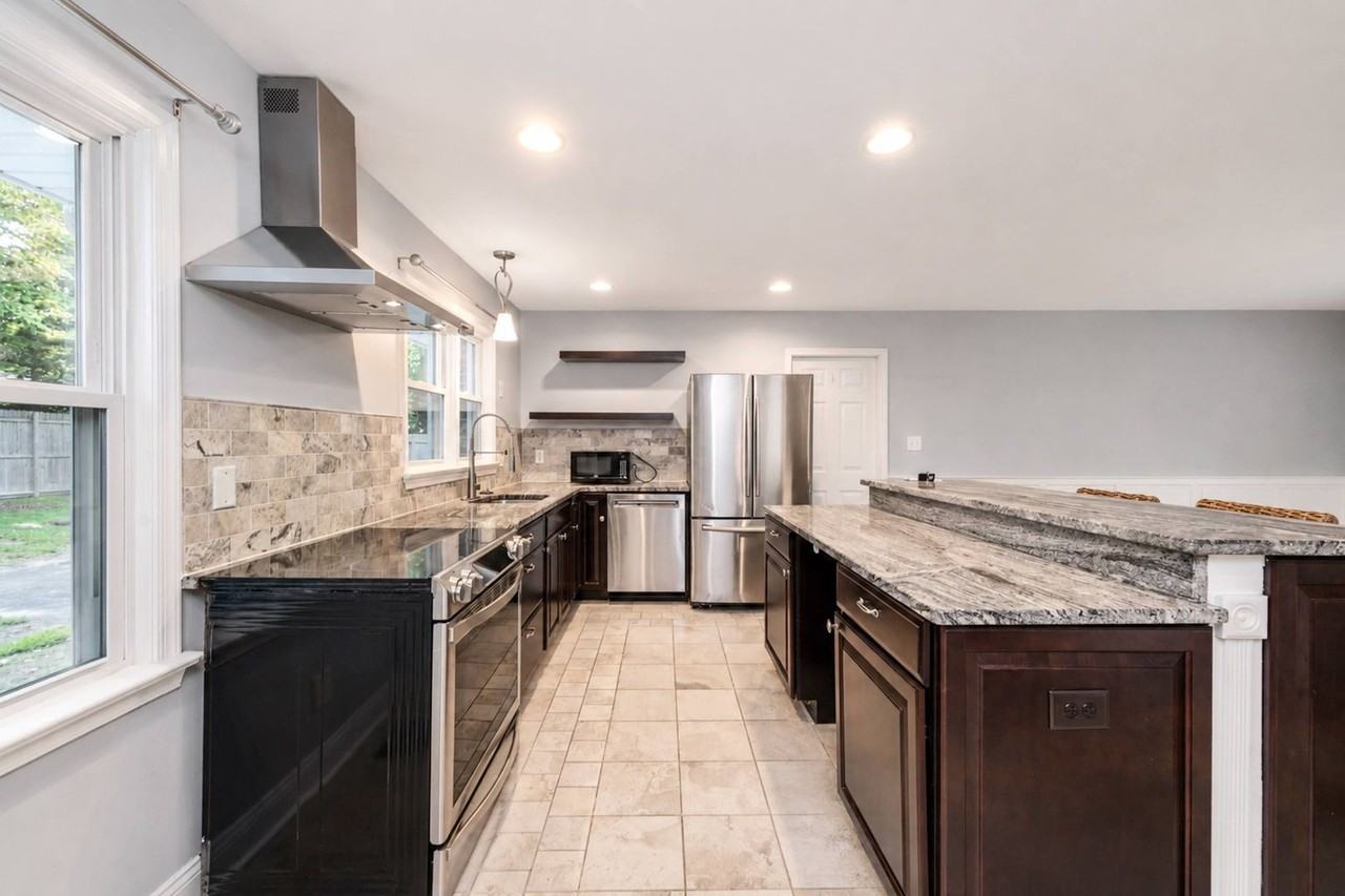 111 Deer Spring Rd - Photo 6 of 15