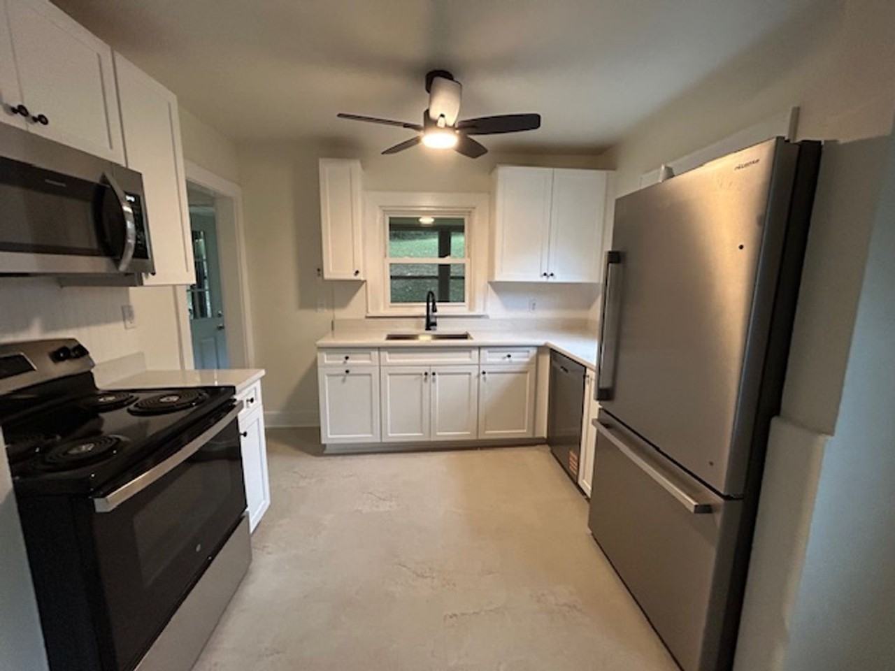 408 Orchard Dr - Photo 2 of 26