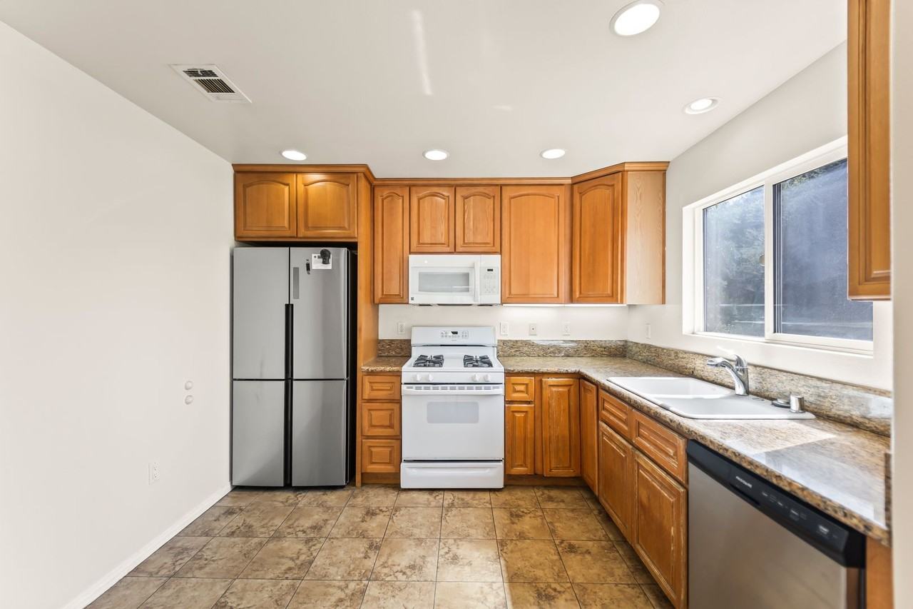 260 Acacia St - Photo 5 of 23