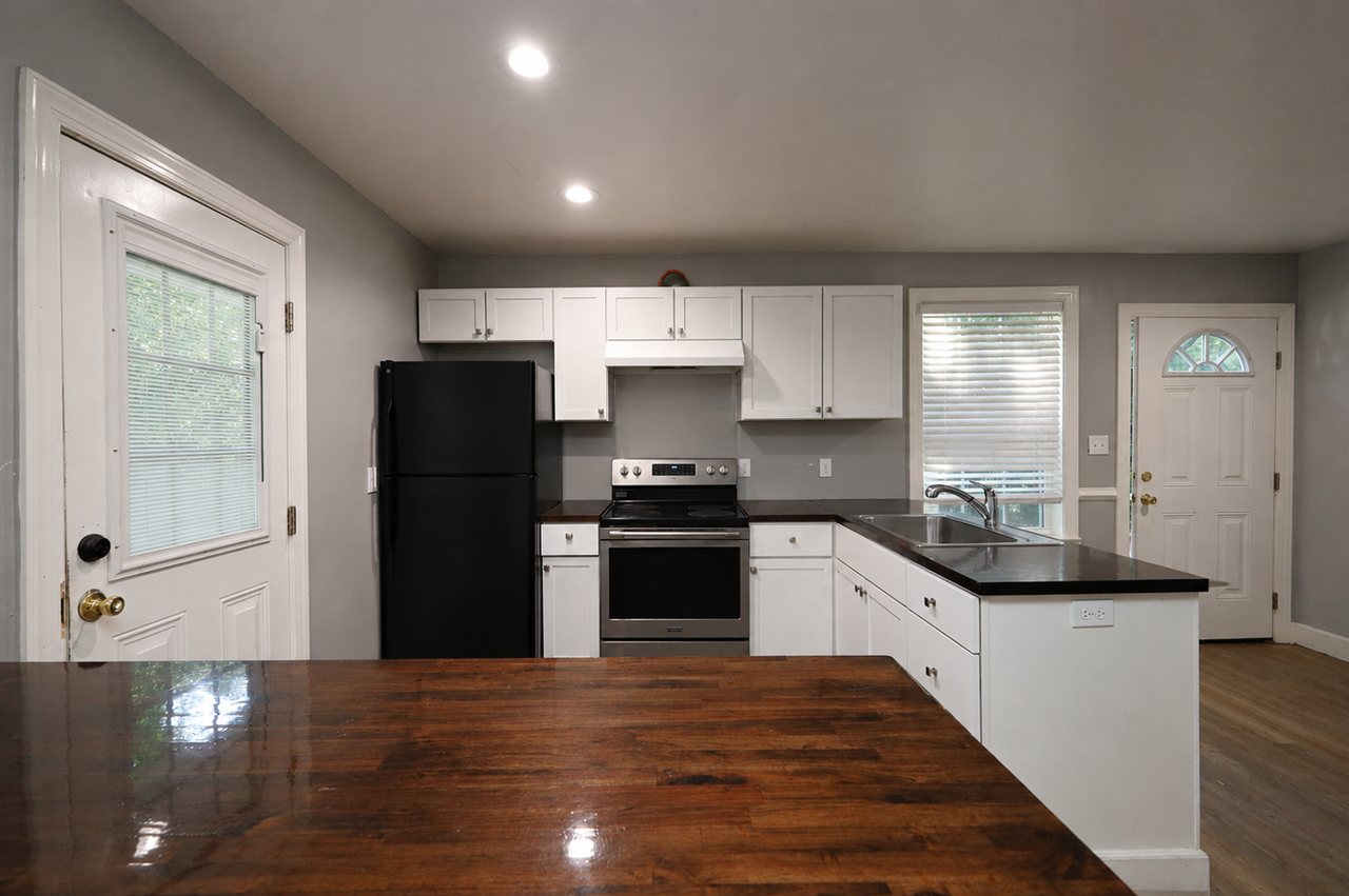 522 1/2 Green St - Photo 2 of 5