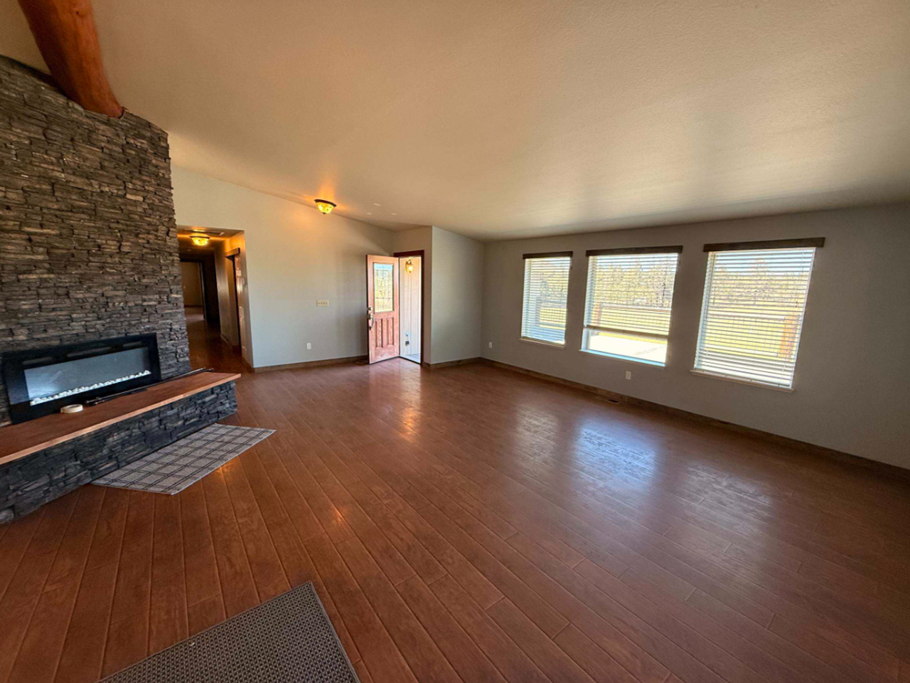 2550 Nw Coyner Ave - Photo 4 of 21