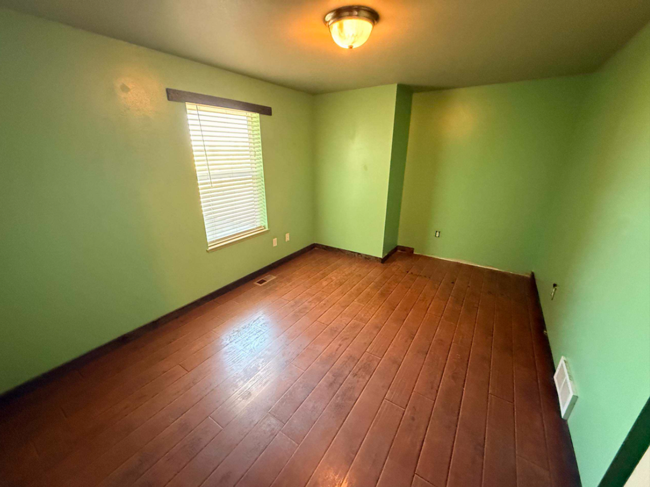 2550 Nw Coyner Ave - Photo 7 of 21