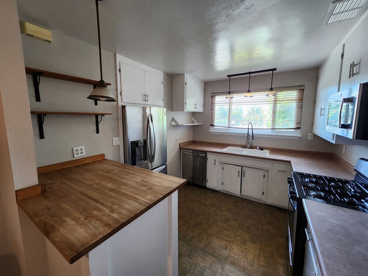 3742 Crete St - Photo 4 of 15
