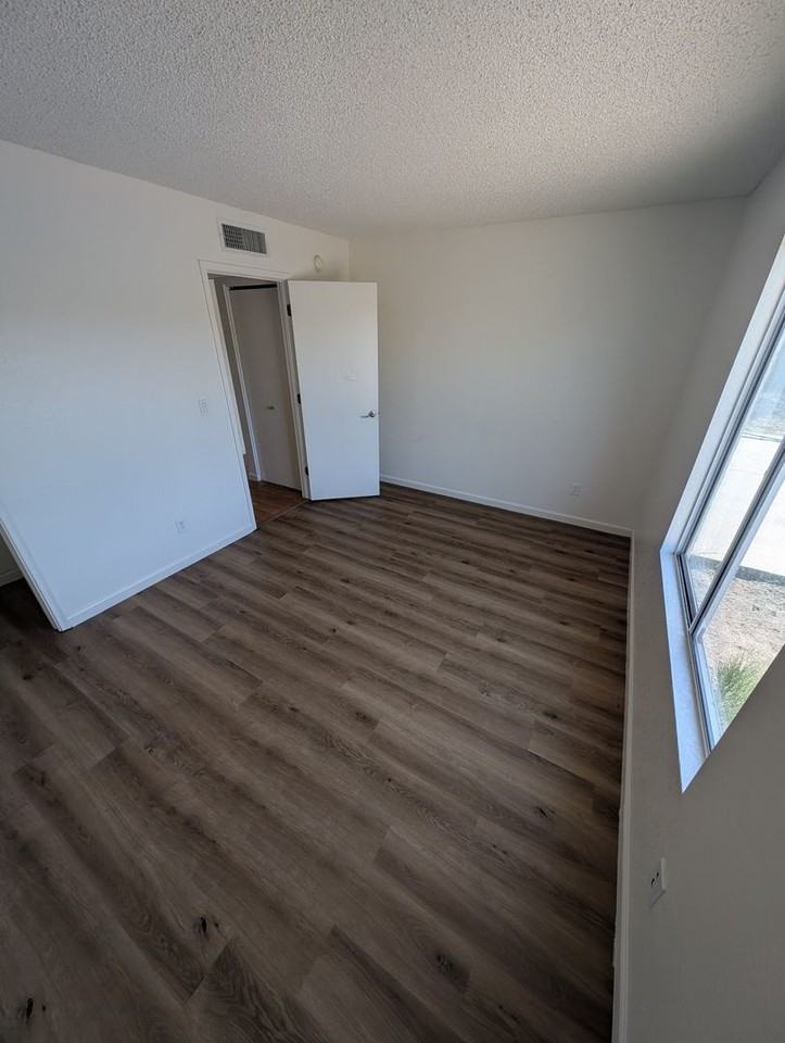 1430 N Leawood Pl - Photo 5 of 5