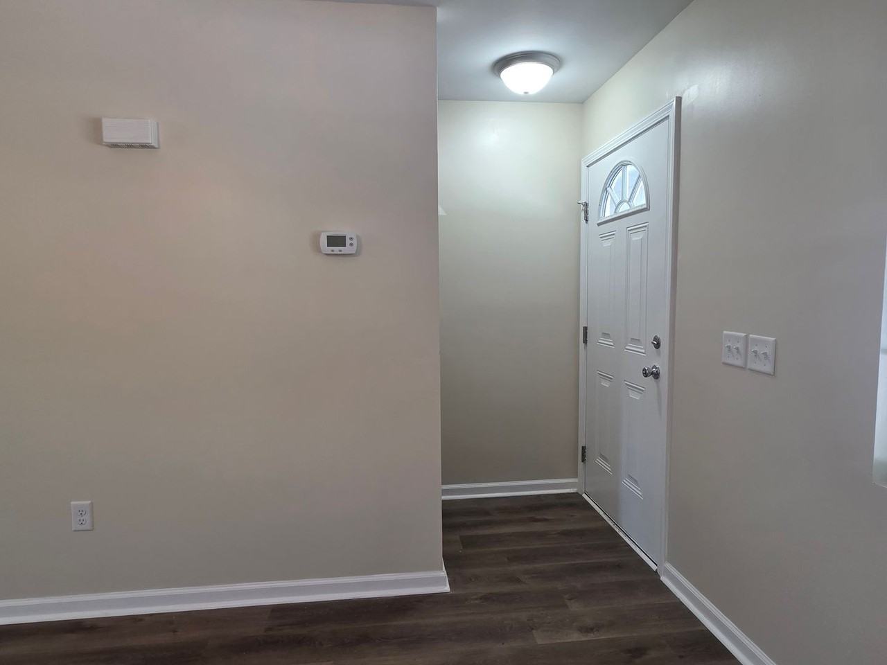 113 Town Park Dr - Photo 2 of 21