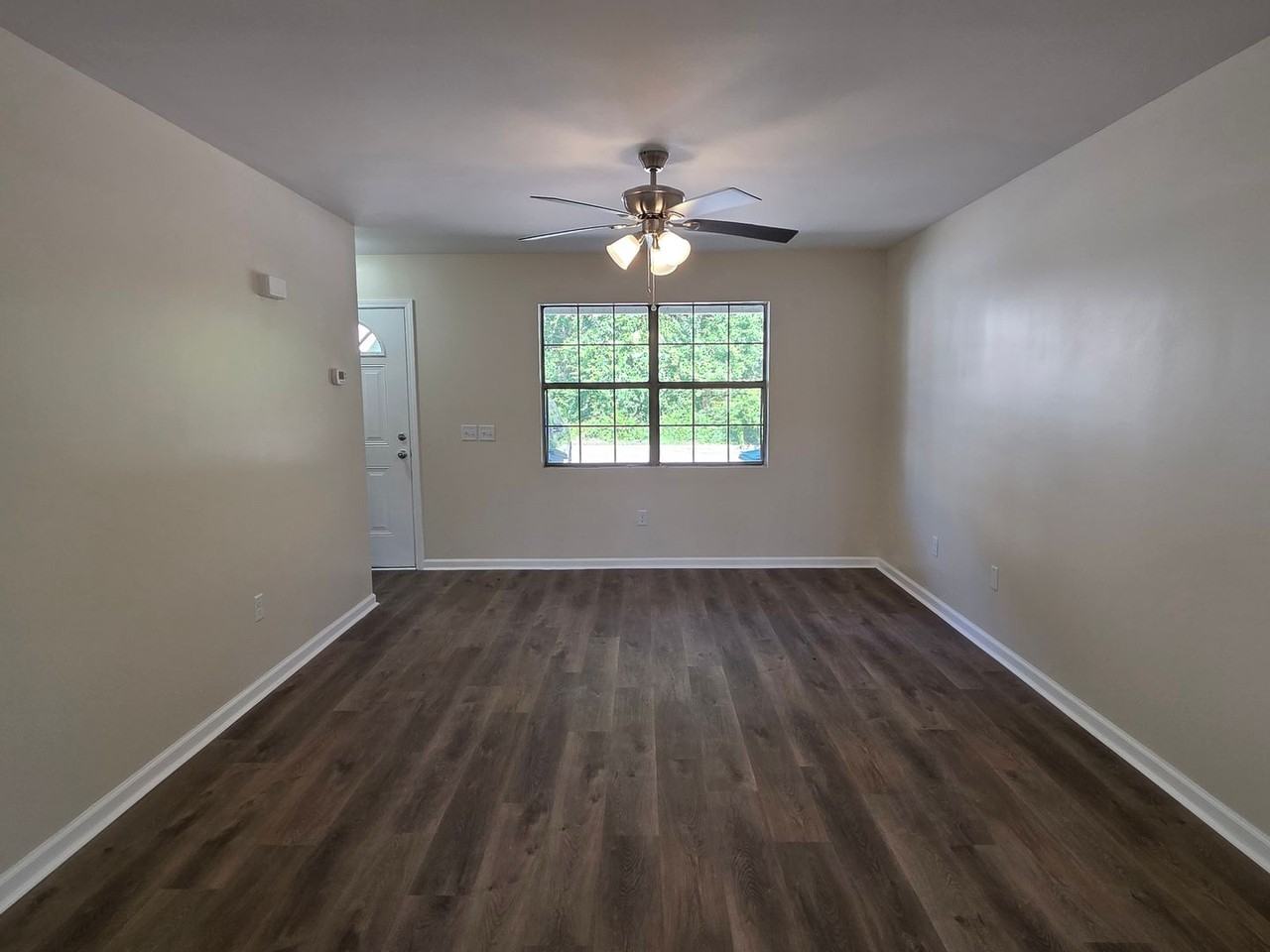 113 Town Park Dr - Photo 3 of 21