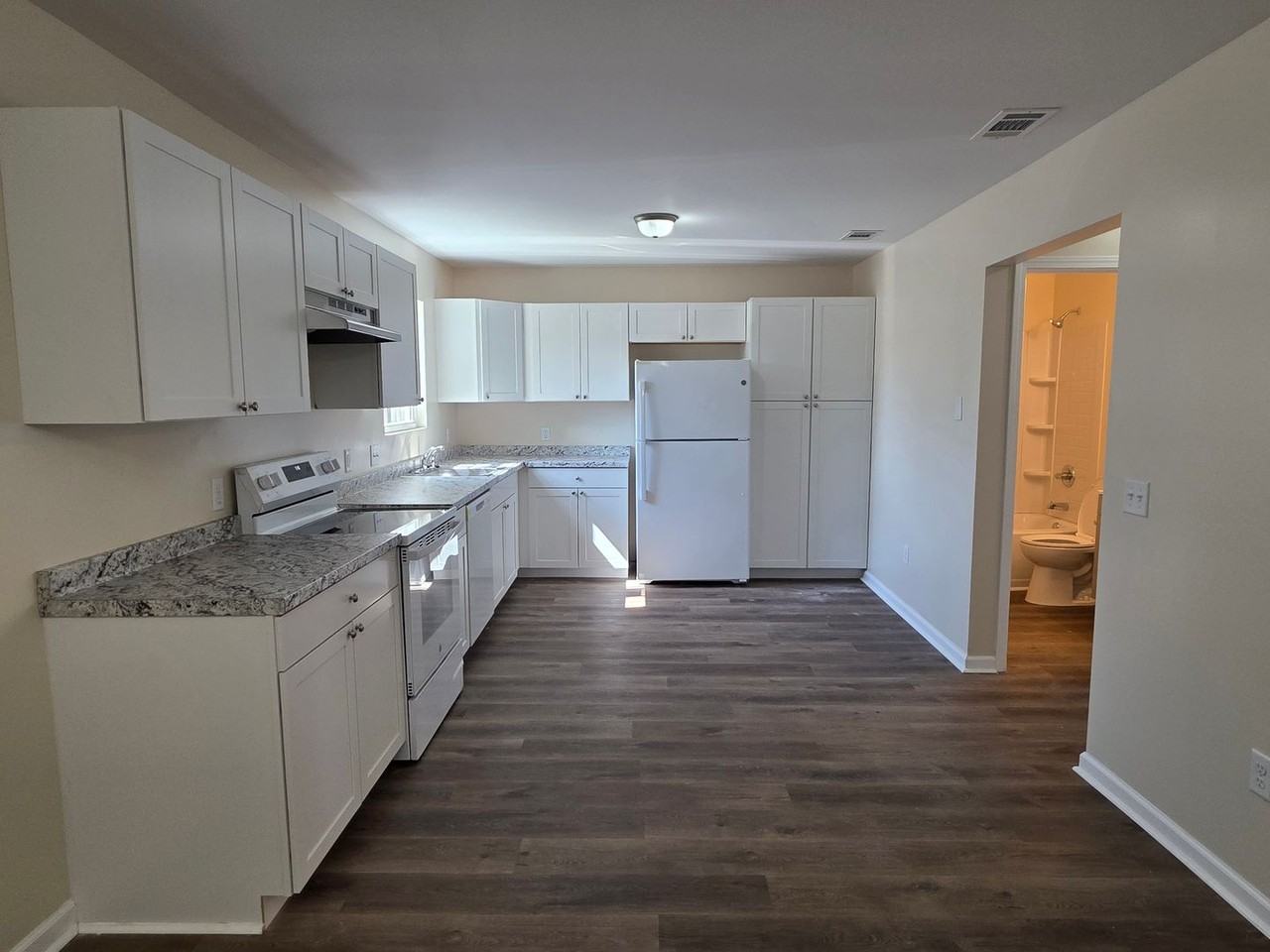 113 Town Park Dr - Photo 5 of 21