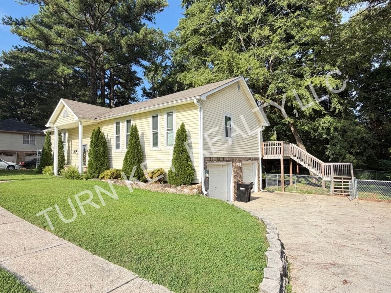 2221 Diane Dr - Photo 2 of 23