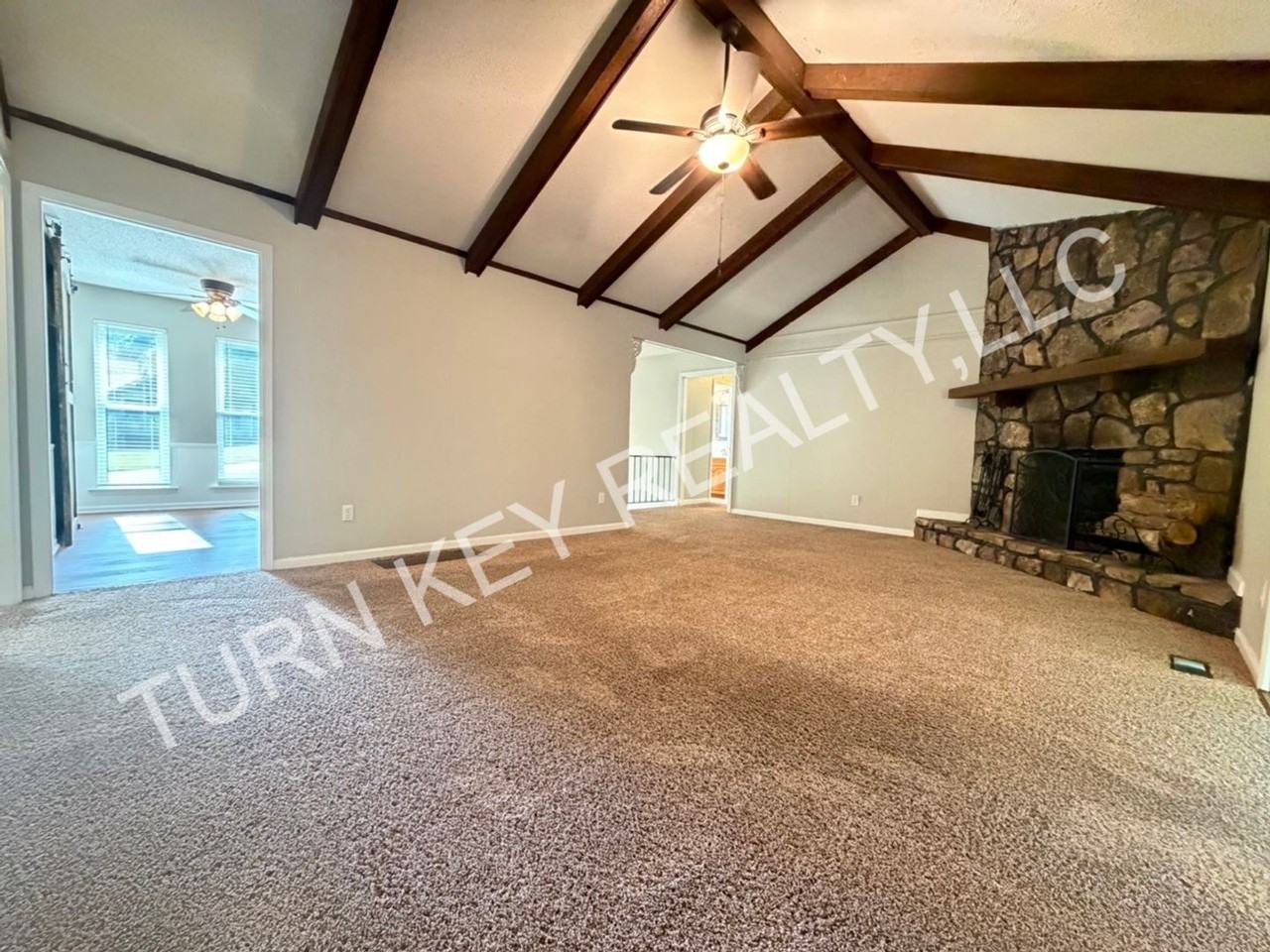 2221 Diane Dr - Photo 3 of 23