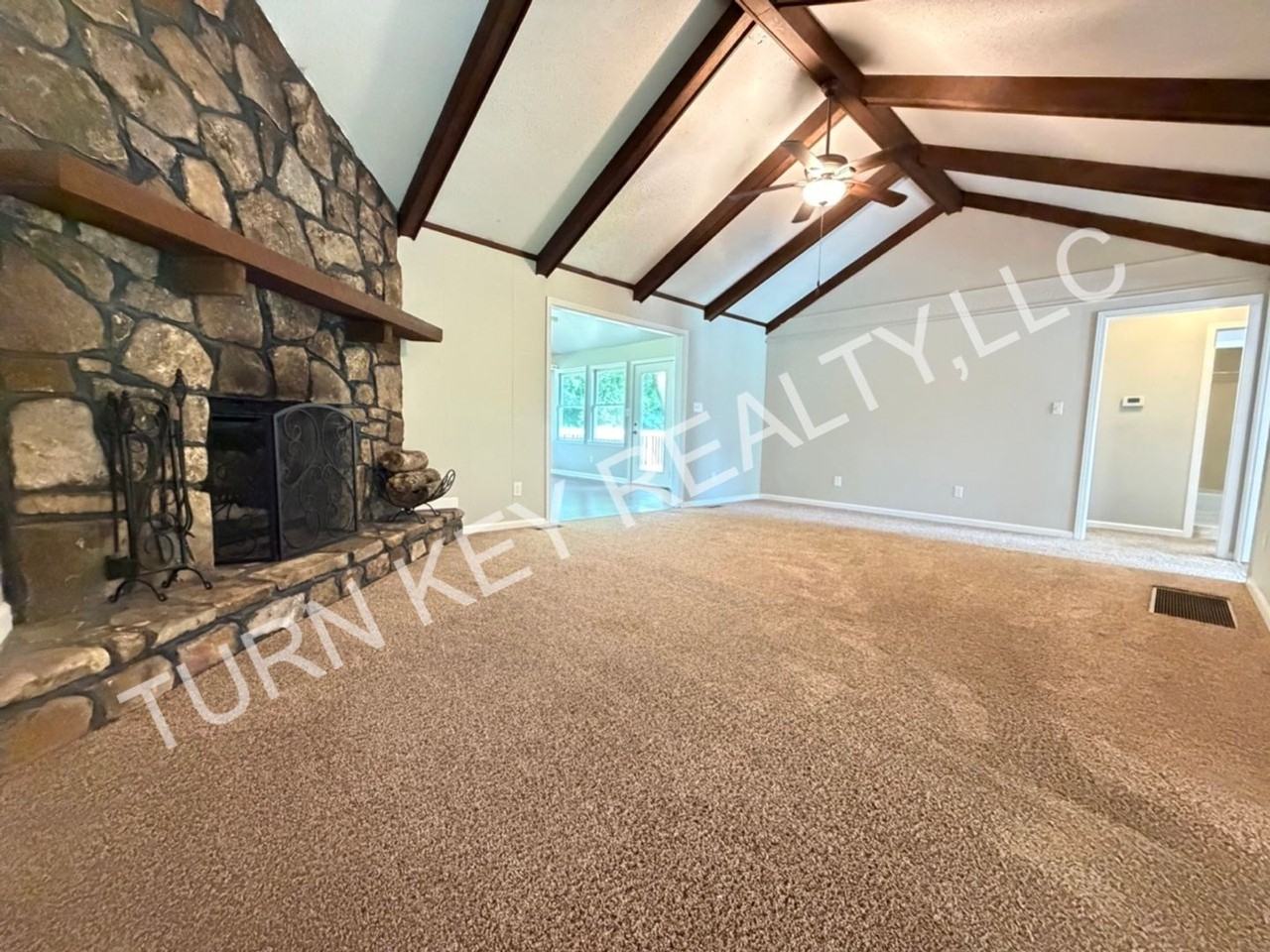 2221 Diane Dr - Photo 4 of 23