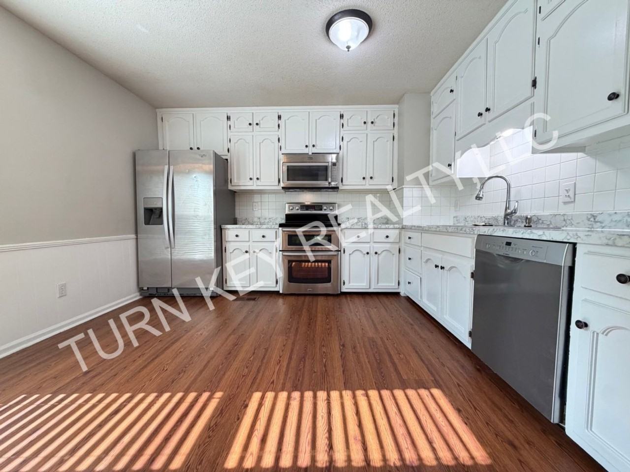 2221 Diane Dr - Photo 5 of 23