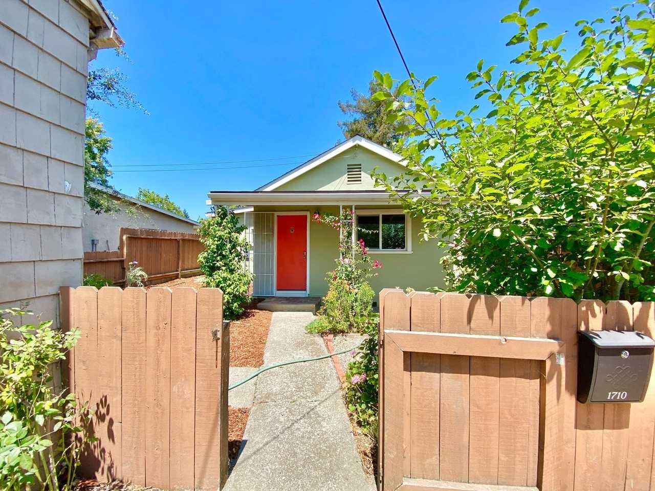 1710 F St #B - Photo 5 of 16