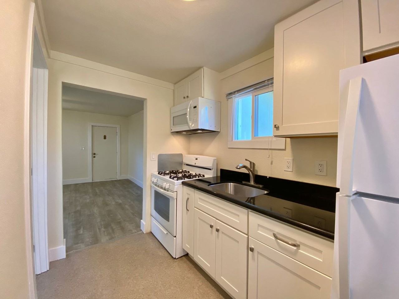1710 F St #B - Photo 6 of 16