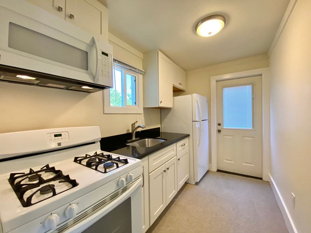 1710 F St #B - Photo 7 of 16