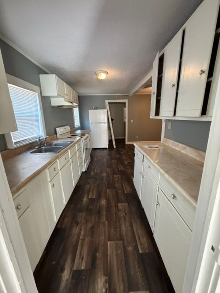247 Dooley St Ne - Photo 3 of 7
