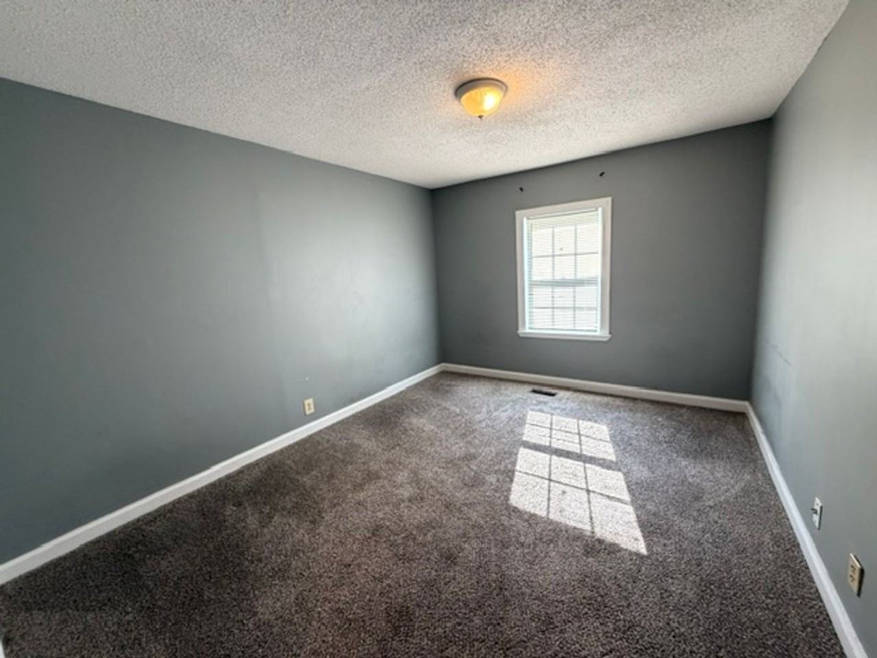 247 Dooley St Ne - Photo 4 of 7
