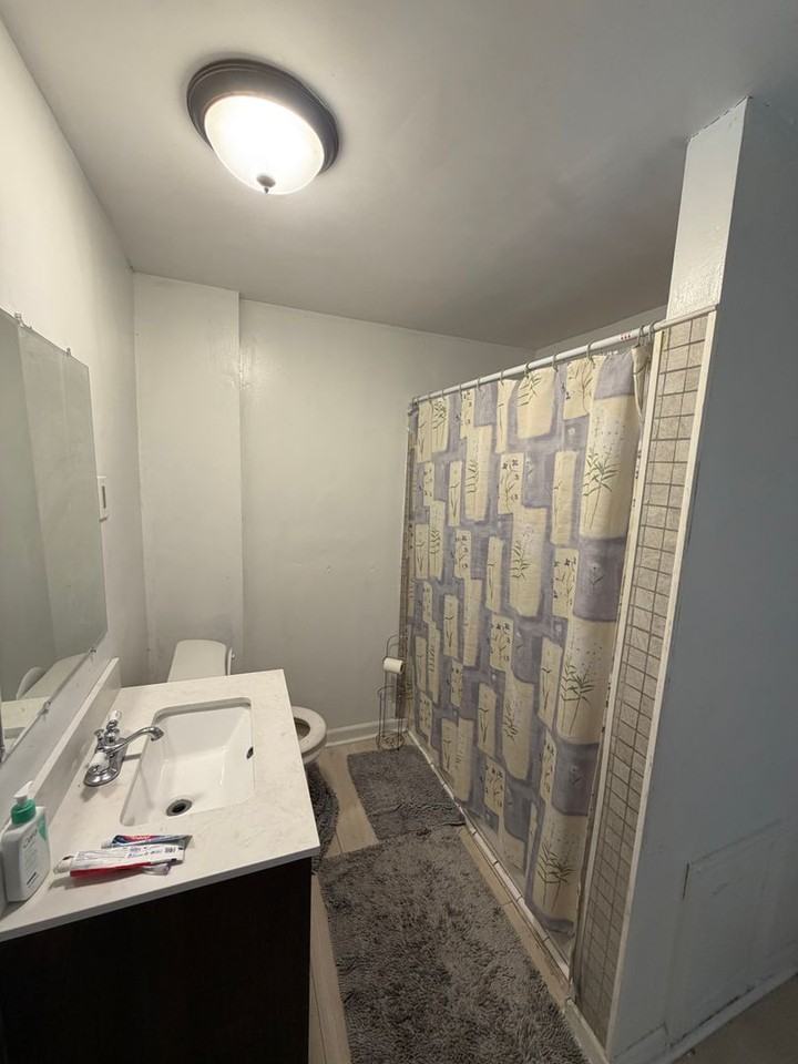 879 Chalker St - Photo 4 of 12