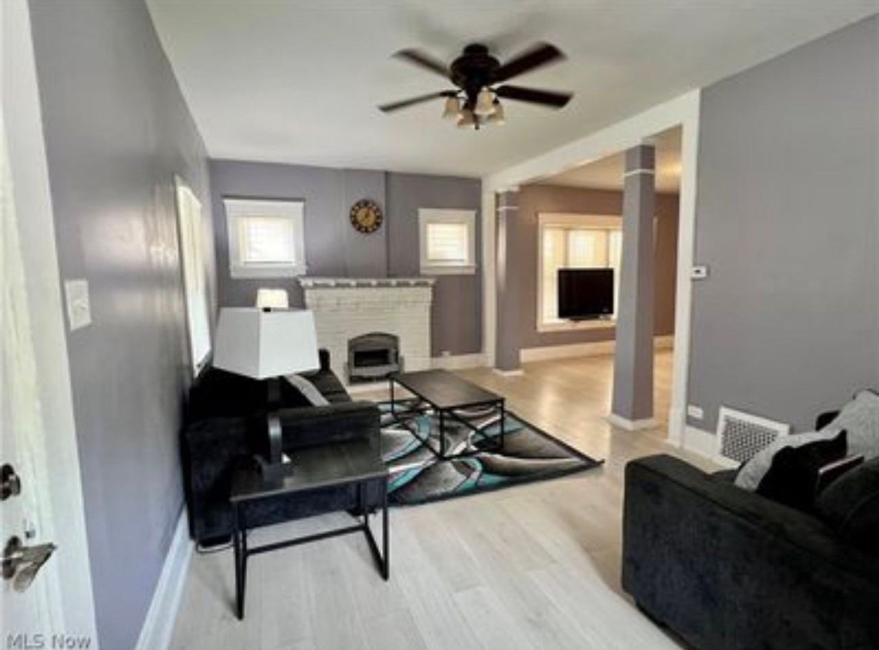 879 Chalker St - Photo 6 of 12