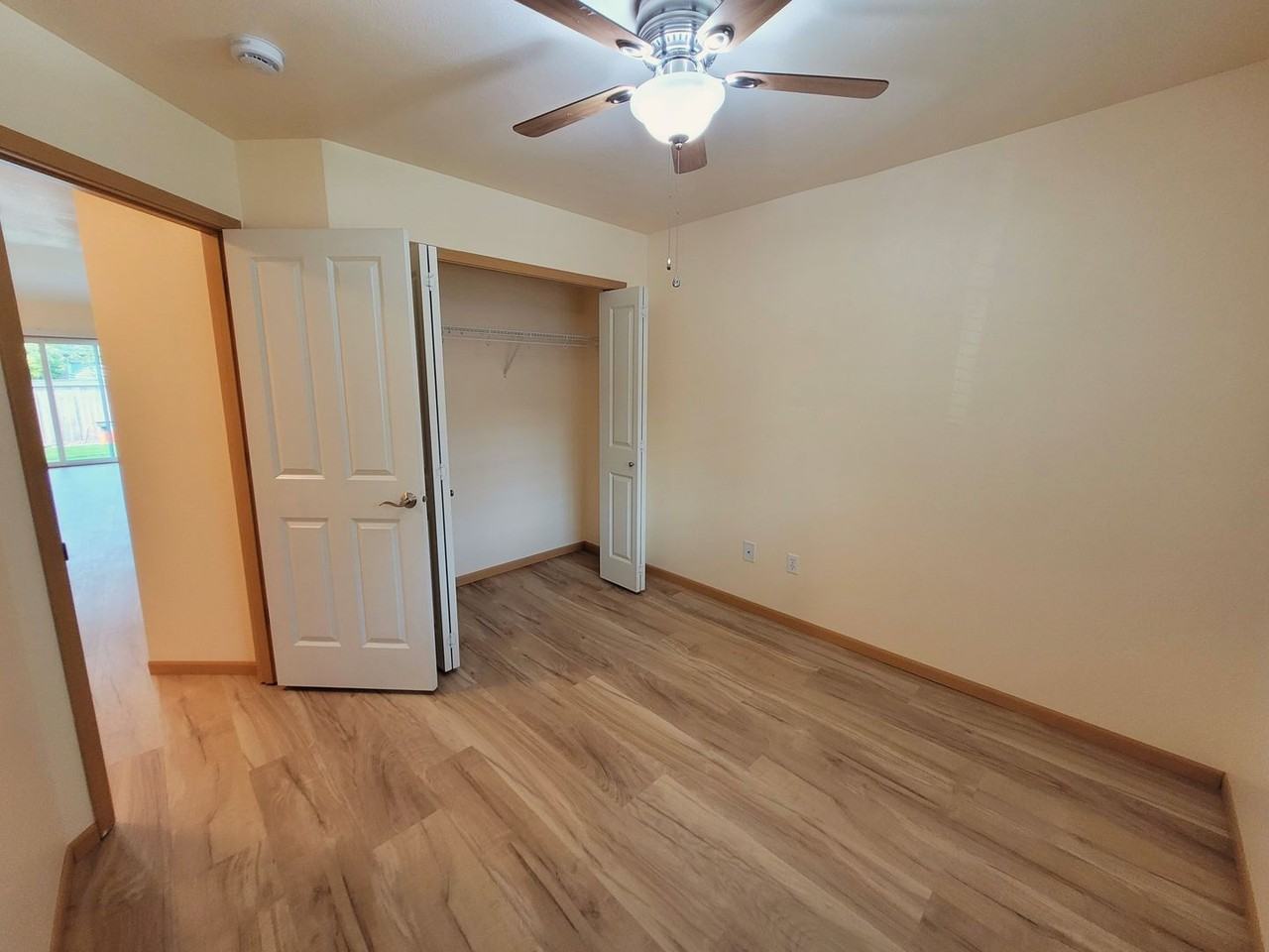 410 Holland Ave - Photo 4 of 36