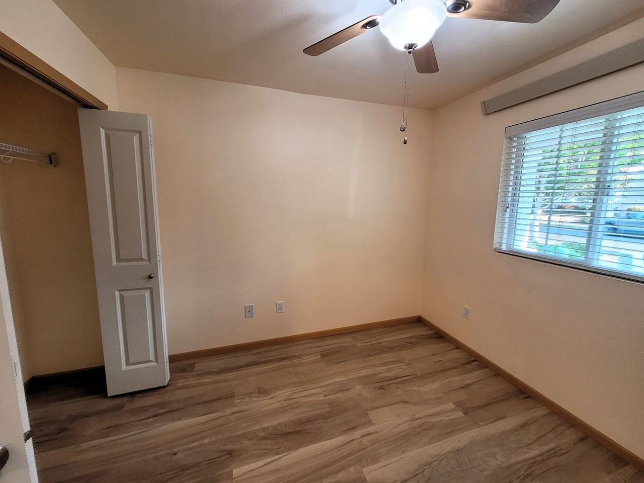 410 Holland Ave - Photo 5 of 36