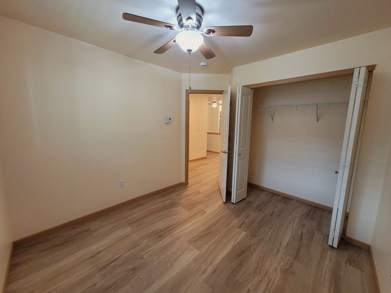 410 Holland Ave - Photo 6 of 36