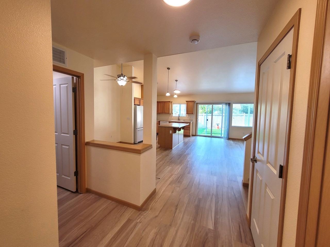 410 Holland Ave - Photo 7 of 36