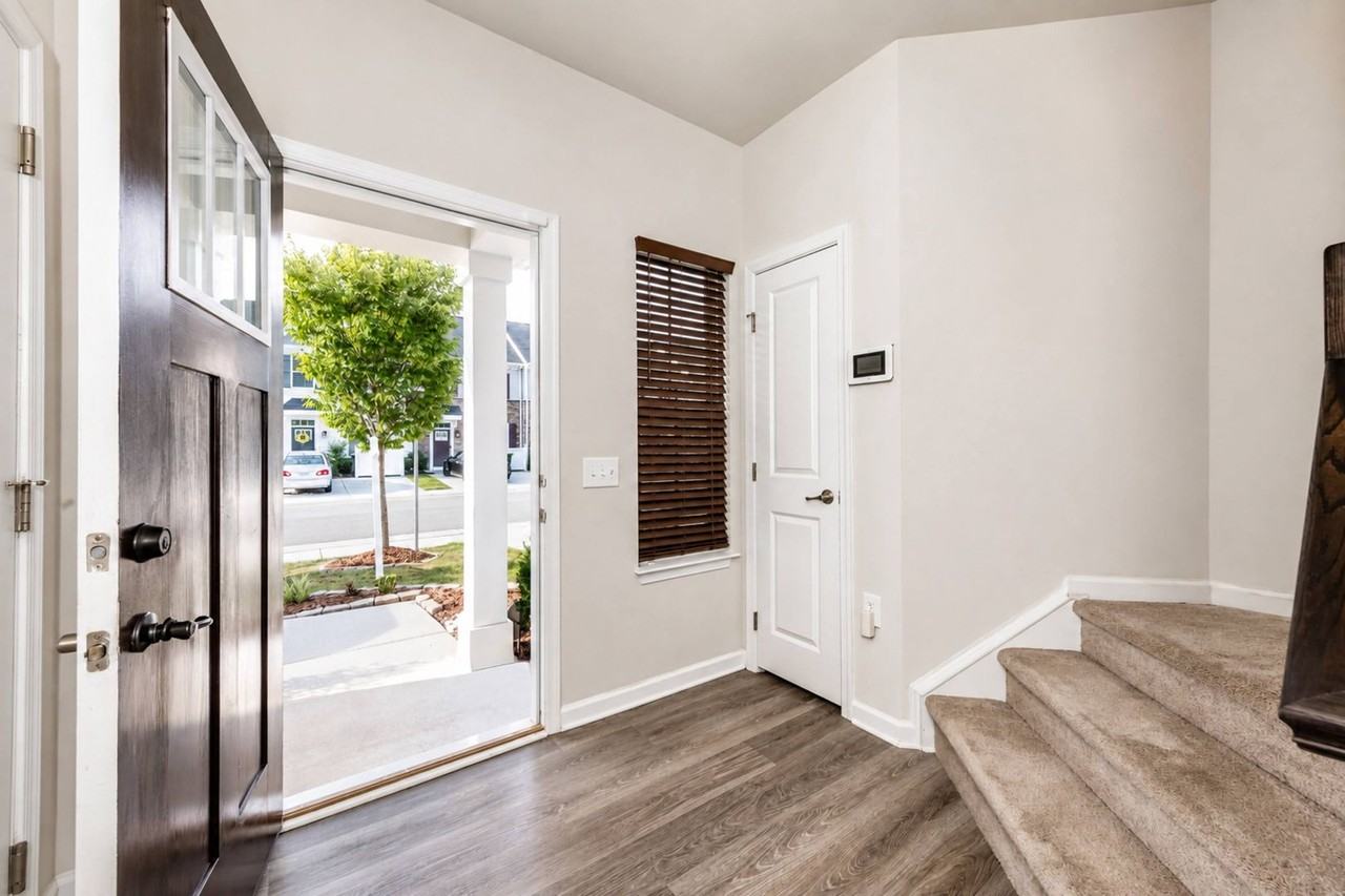 133 Capeside Ct - Photo 2 of 14