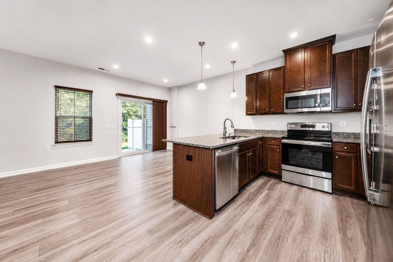 133 Capeside Ct - Photo 3 of 14