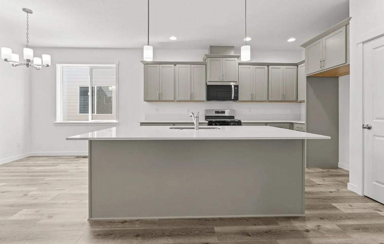 718 Tigerlily St - Photo 3 of 19