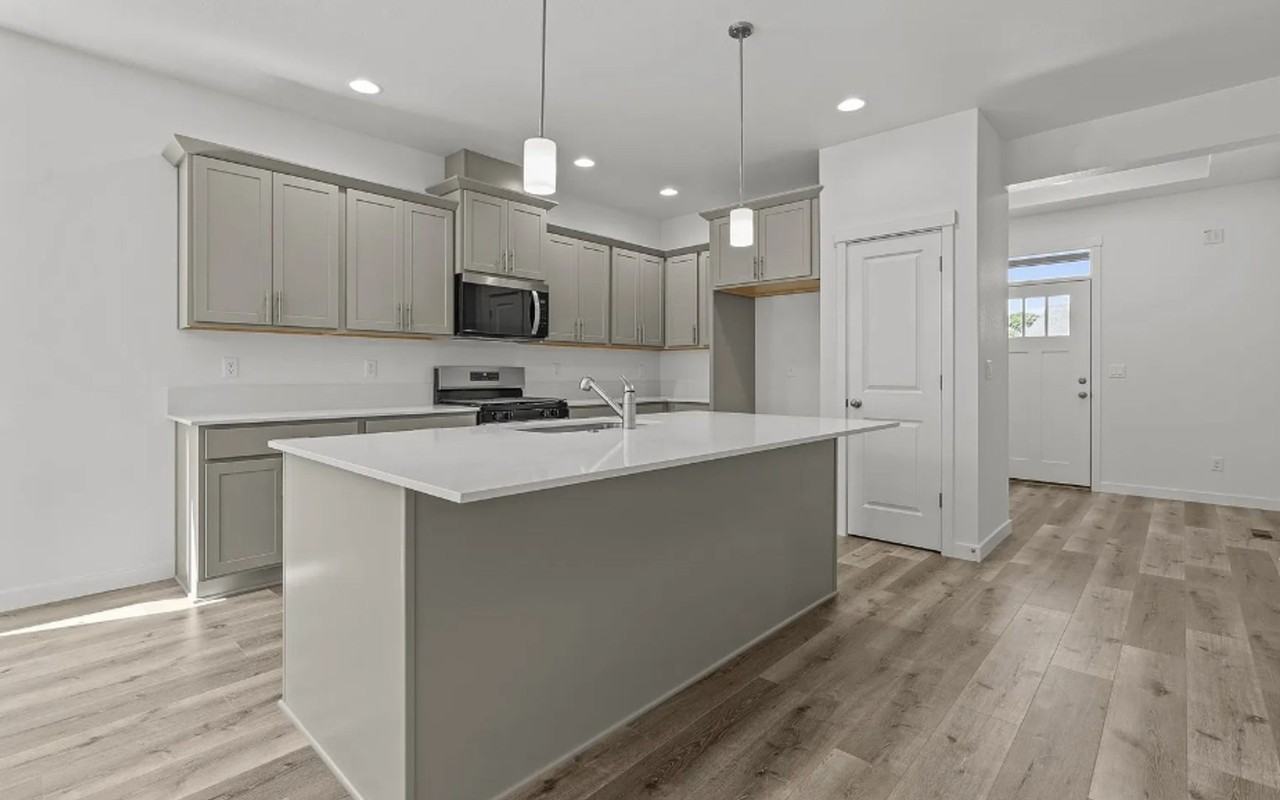 718 Tigerlily St - Photo 5 of 19