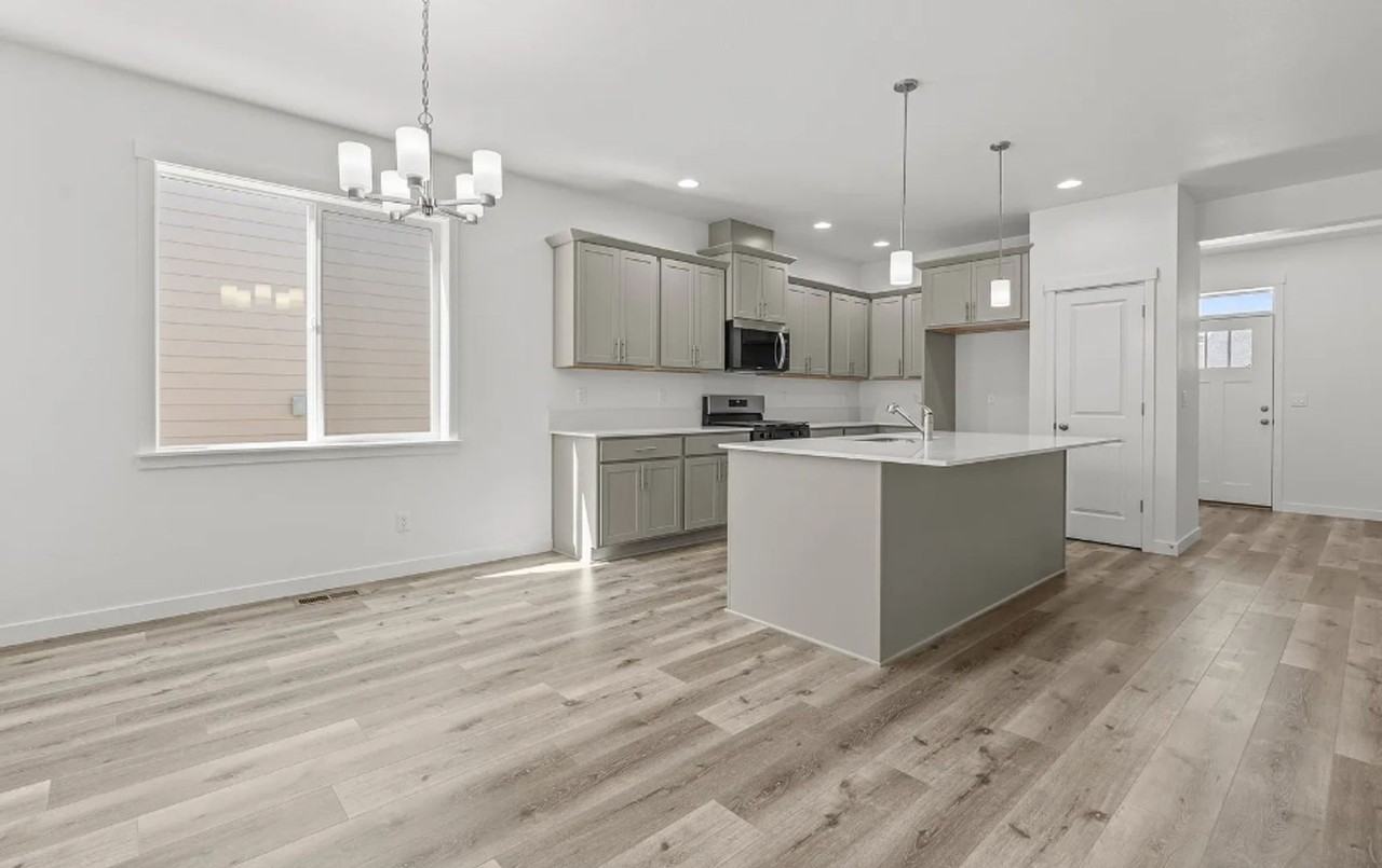 718 Tigerlily St - Photo 7 of 19