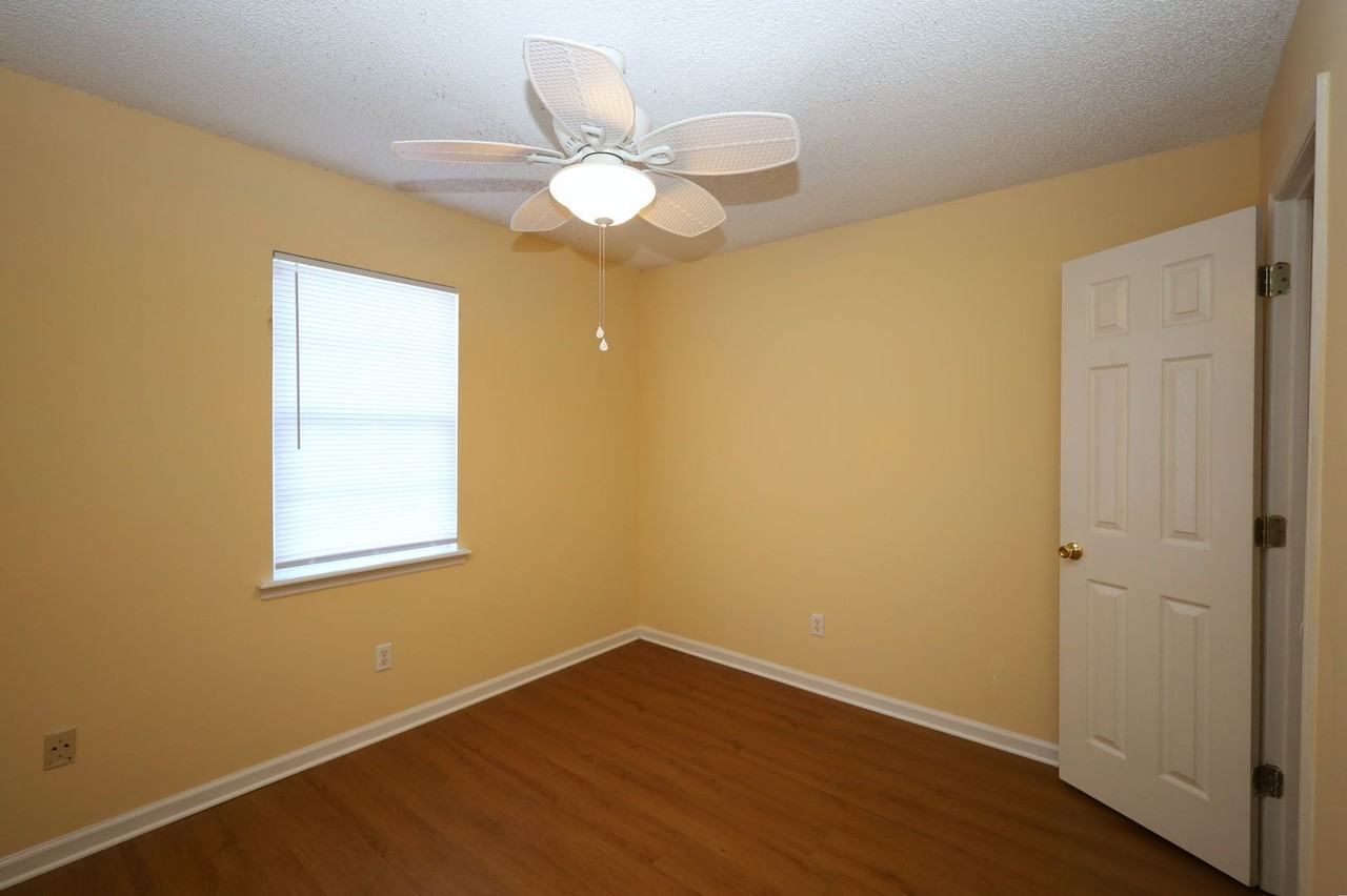 1727 Largo Cir - Photo 6 of 8