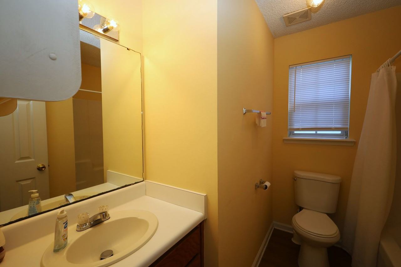 1727 Largo Cir - Photo 7 of 8