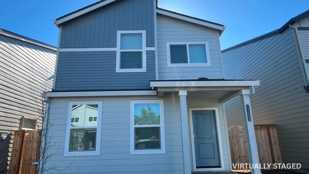 1107 Se 193rd Pl - Photo 4 of 32