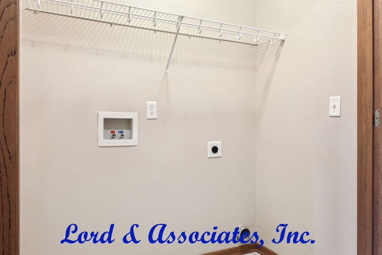 1210 Nw Willow Dr - Photo 3 of 13