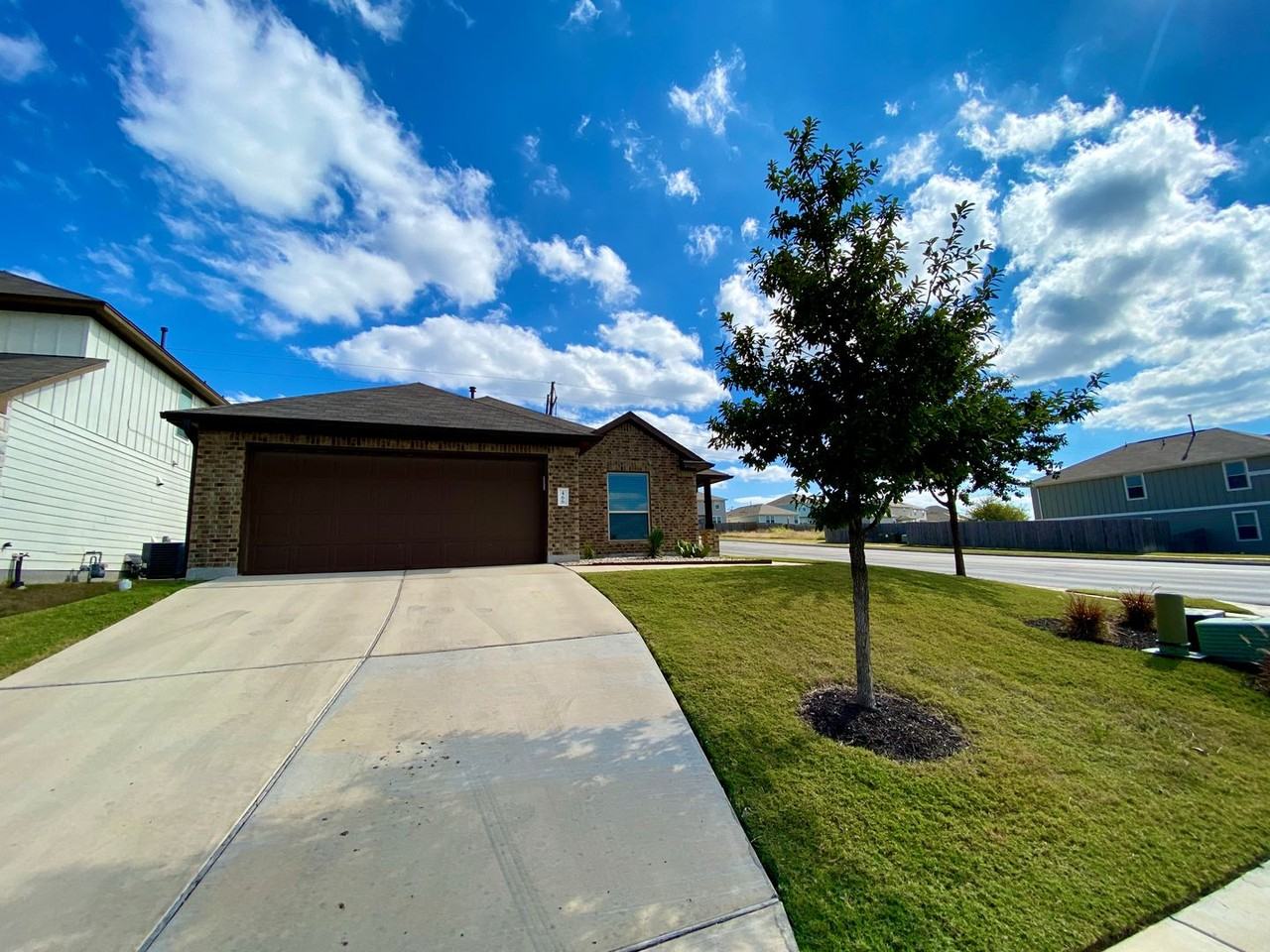 466 Eagle Brook Ln - Photo 2 of 30