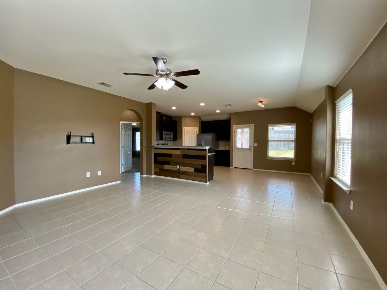 466 Eagle Brook Ln - Photo 3 of 30