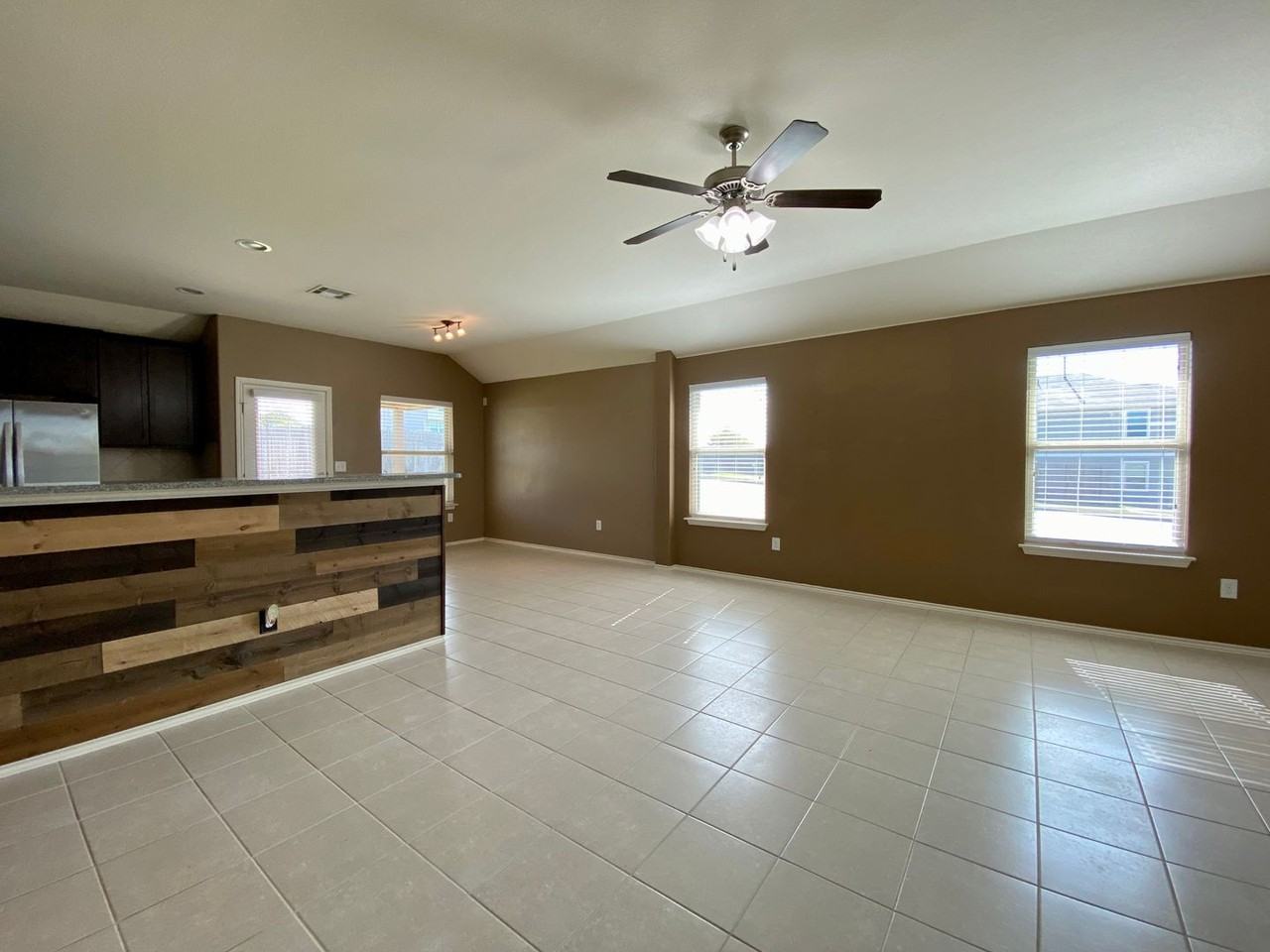 466 Eagle Brook Ln - Photo 5 of 30