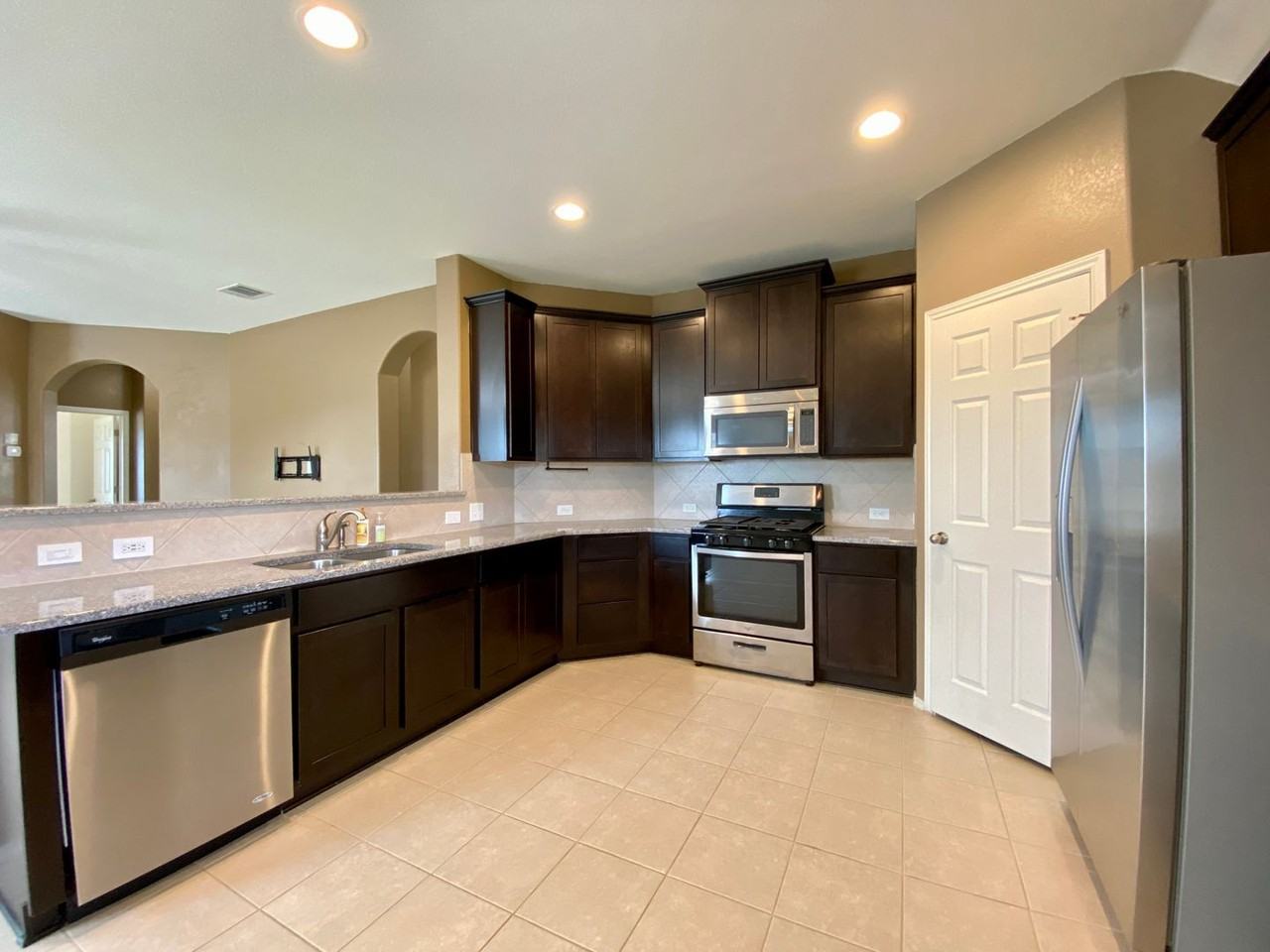 466 Eagle Brook Ln - Photo 6 of 30