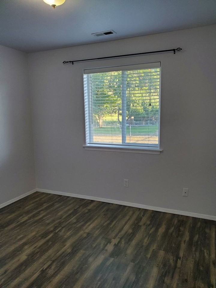 1606 E Best Ave - Photo 4 of 40