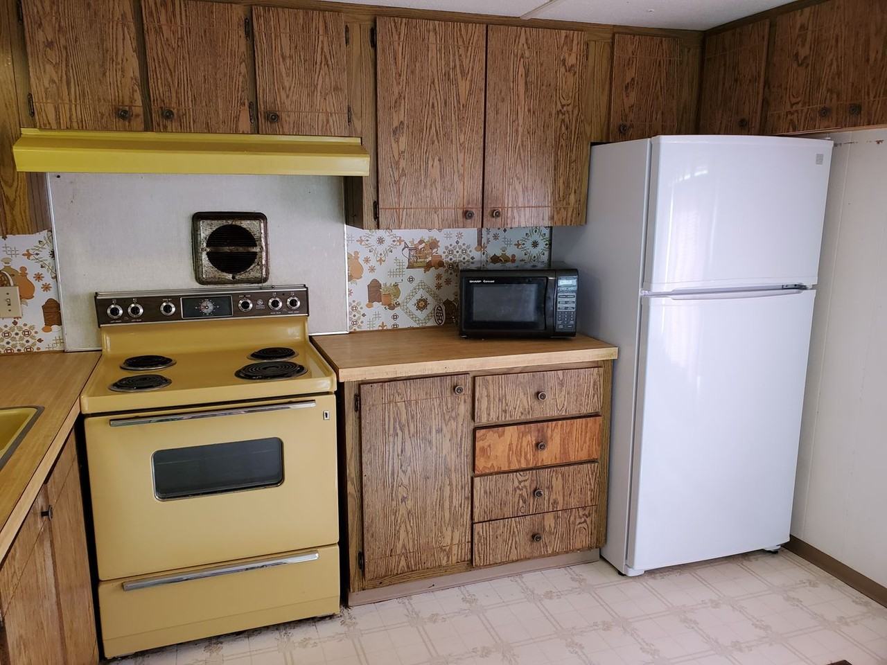 1136 N Main St - Photo 4 of 10