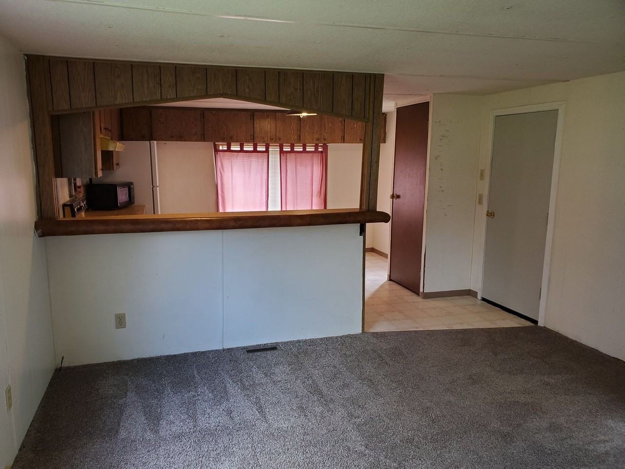 1136 N Main St - Photo 5 of 10