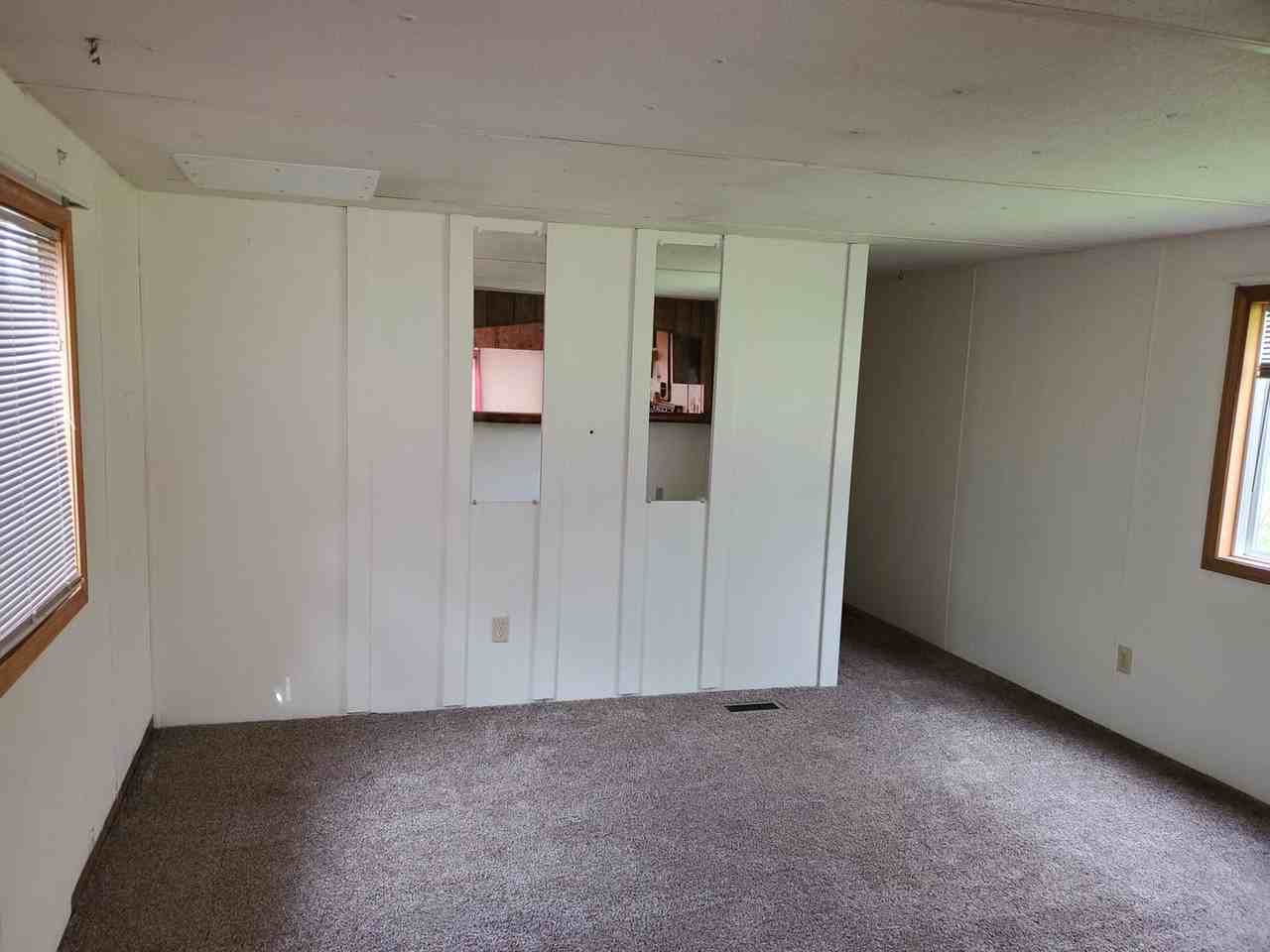 1136 N Main St - Photo 6 of 10