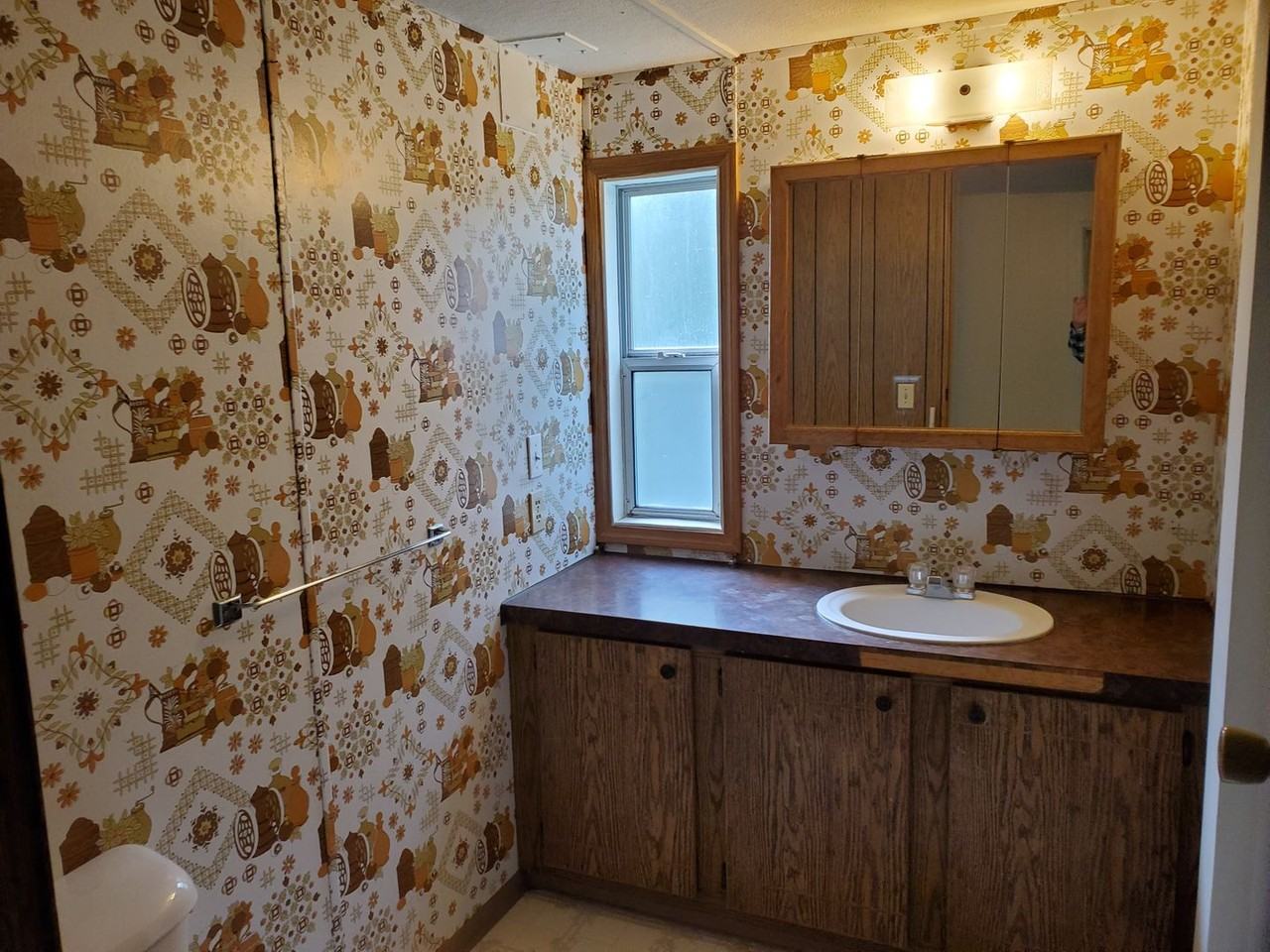 1136 N Main St - Photo 7 of 10