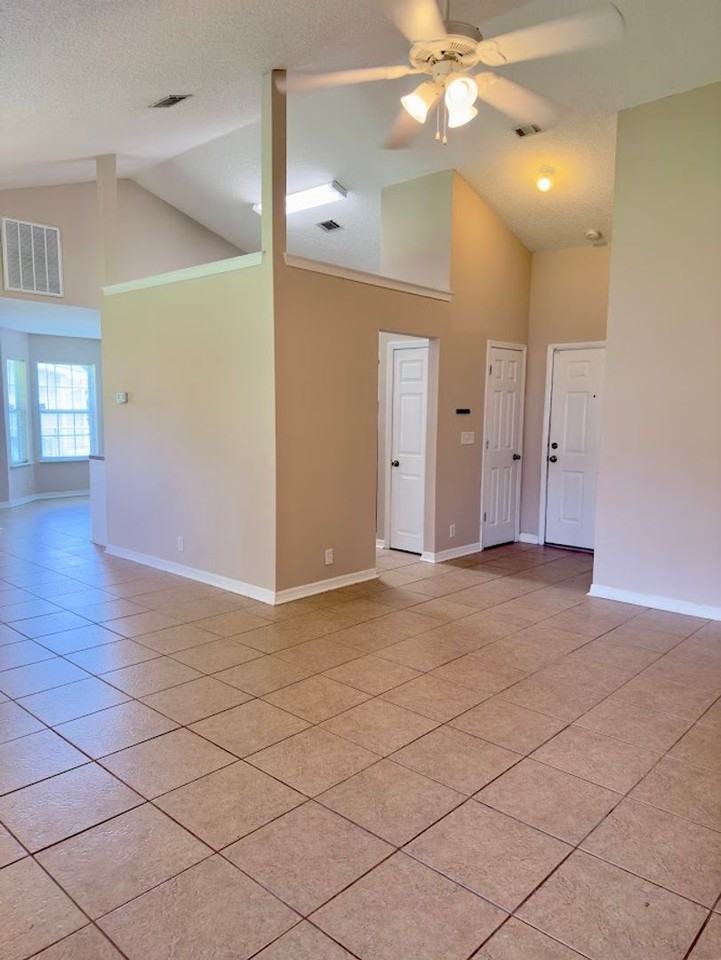 105 Honeysuckle Rd - Photo 4 of 21