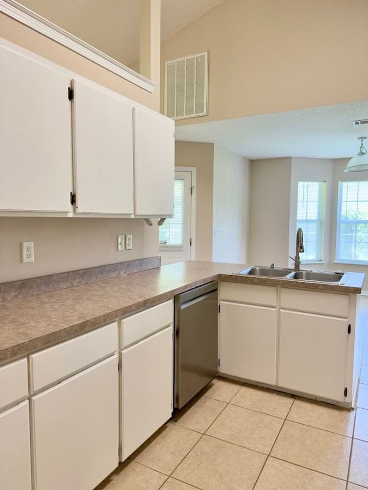 105 Honeysuckle Rd - Photo 5 of 21