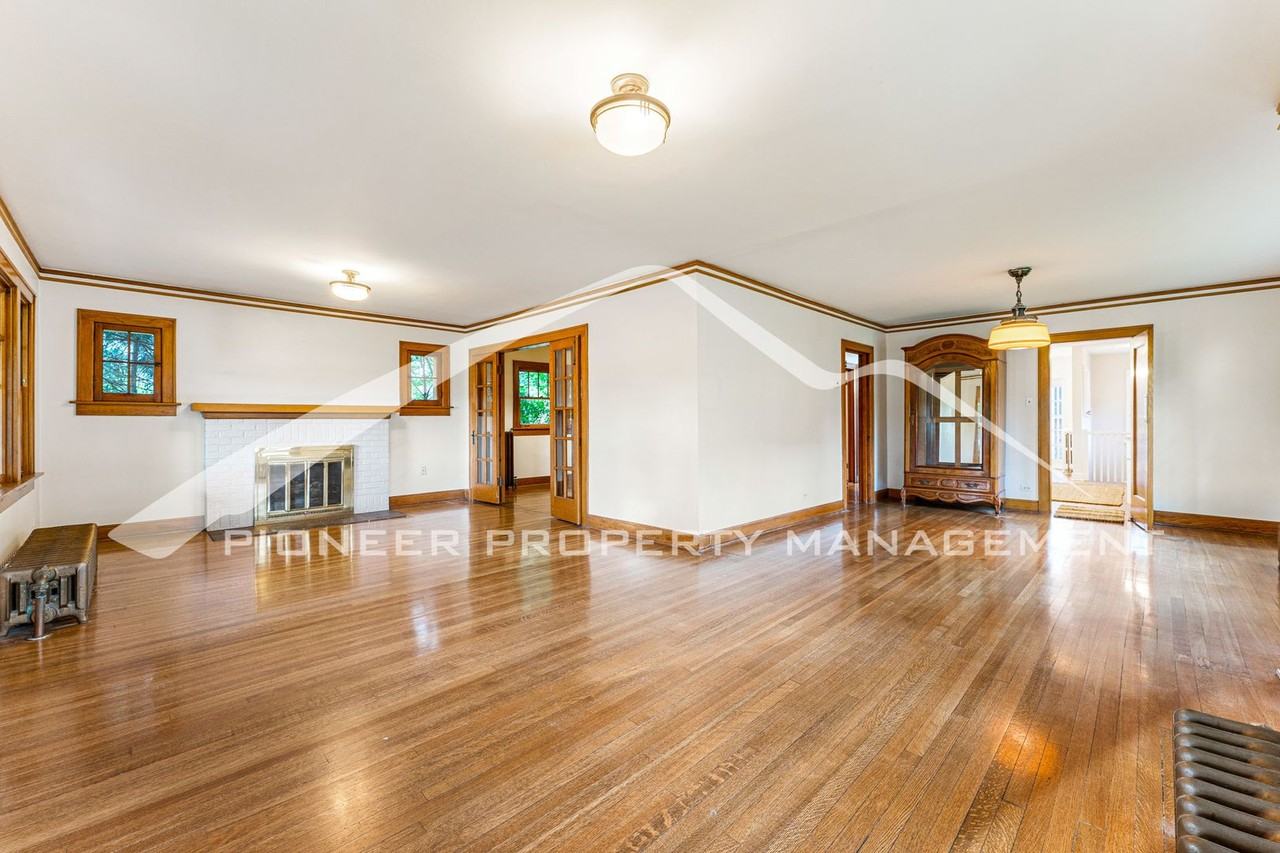 2324 Stuart St - Photo 6 of 28