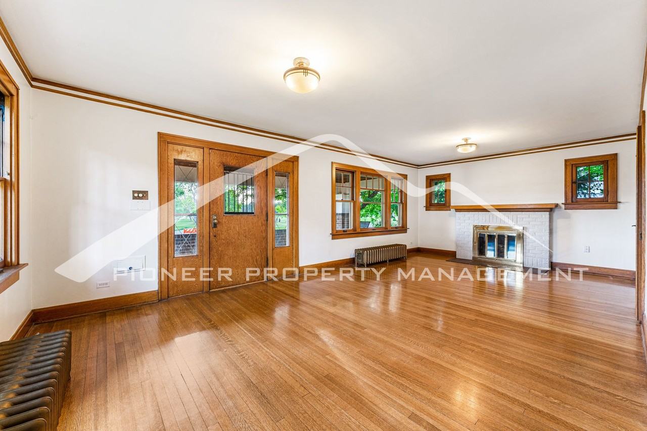 2324 Stuart St - Photo 7 of 28