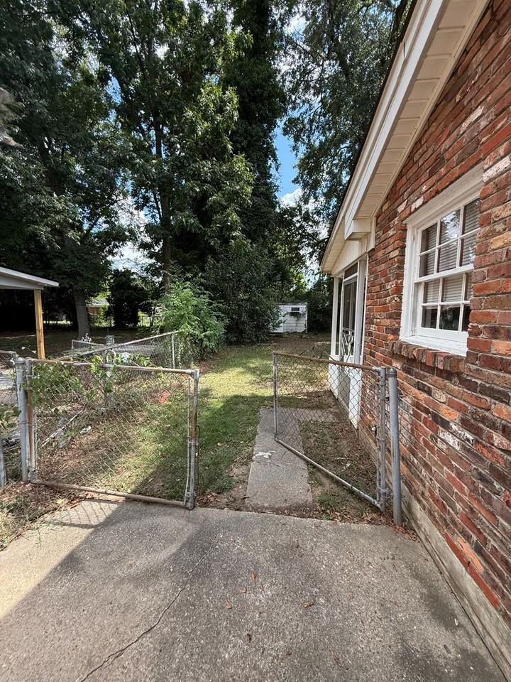 3314 Bedford Ln - Photo 3 of 13