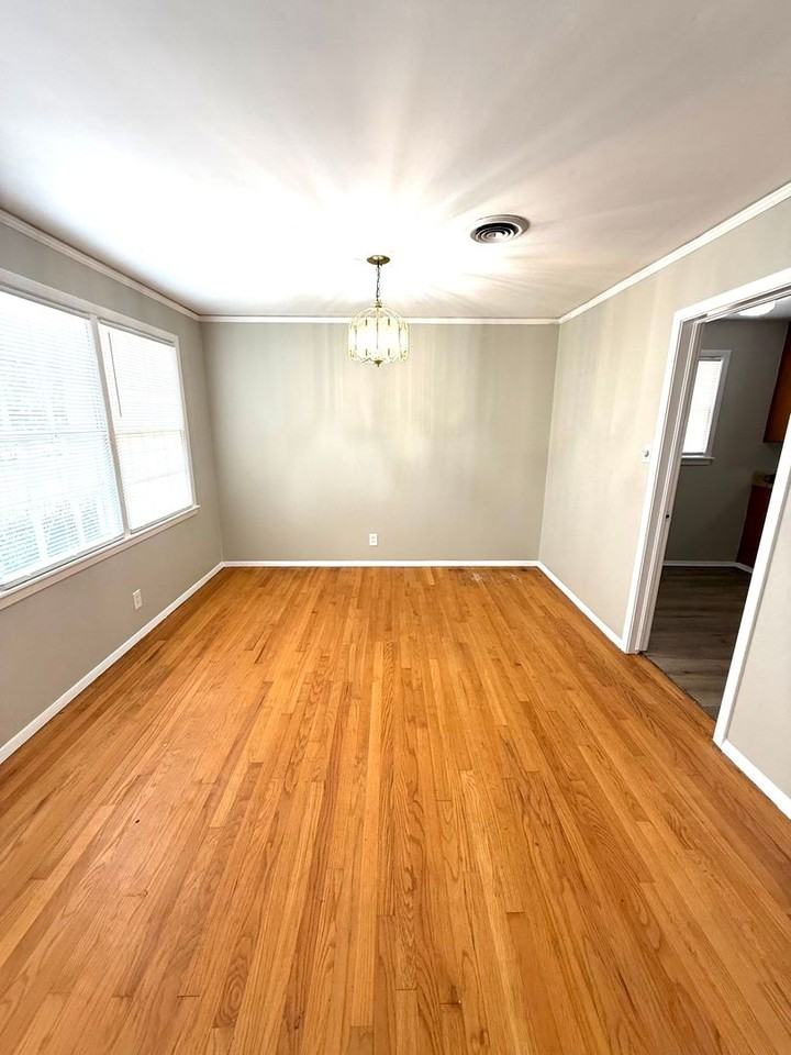 3314 Bedford Ln - Photo 6 of 13